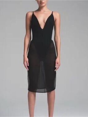 SKIMS BODY
Mesh Plunge Midi Dress